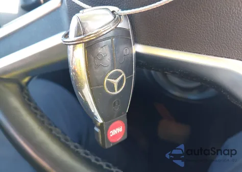 2010 Mercedes-Benz Gl 550 4Matic z USA, uszkodzony, nr VIN 4JGBF8GE8AA594187